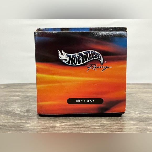 Hot Wheels NASCAR #22 Ward Burton 2001 1:24 Scale Caterpillar Car - New Sealed - Picture 4 of 6